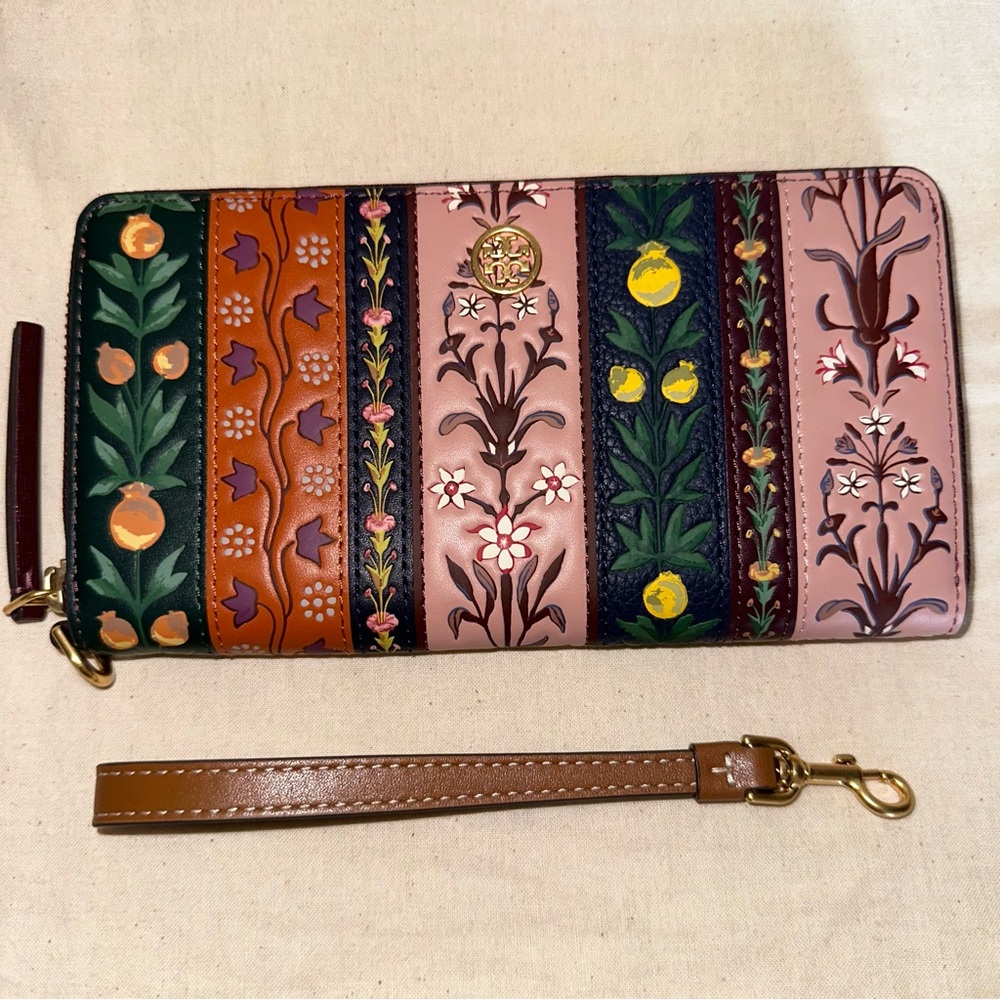 NWT Tory Burch Robinson Printed Zip Continental Wallet